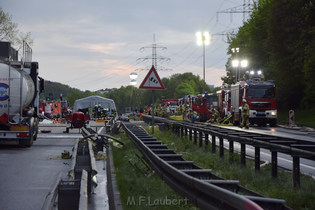 VU Gefahrgut LKW umgestuerzt A 4 Rich Koeln Hoehe AS Gummersbach P348.JPG - Miklos Laubert